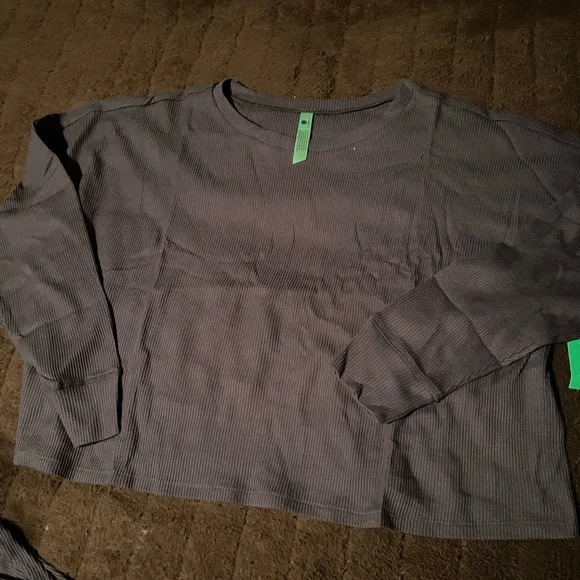 NWT-Cozy pants and shirt sleepwear - Picture 2 of 8